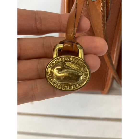 DOONEY & BOURKE VINTAGE BROWN PEBBLED LEATHER CROSSBODY BAG - Picture 3 of 16